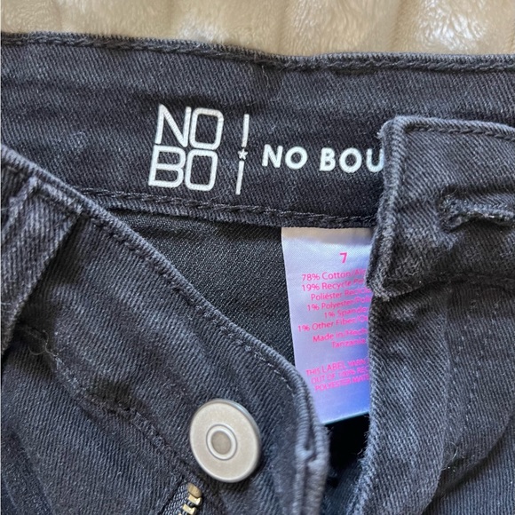 🌱🦢4 FOR $15!🦢🌱 No boundaries black shorts - Picture 3 of 3